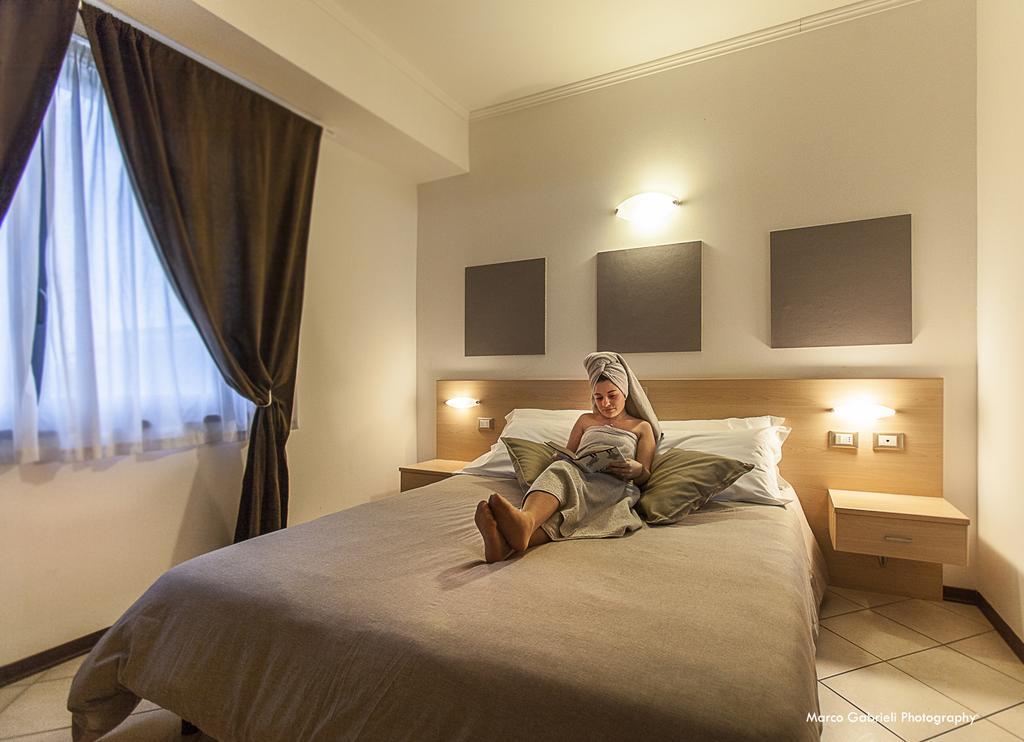 Hotel Bussana Porto Tolle Oda fotoğraf